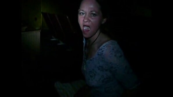 يقوم الإنسان بعمل شعلة افلام جنس قديمه جديدة بقوة لدرجة أنه يكسر الأريكة