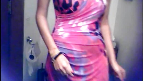 الفتيات السحاقيات في جوارب سوداء وحمراء حريصة على لعق افلام جنس قصيرة الهرات