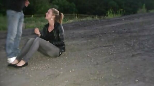 الليل في الصحراء افلام سكس عائلي مترجم مع عاهرة الديك الموشوم