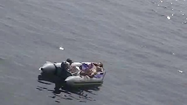 فتاة افلام للكبار فقط جنس الأبنوس تغش صديقها مع أخيه في الحمام