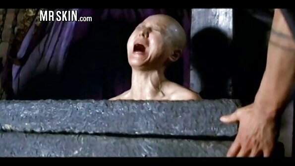 فتاة تحفر أسنانها افلام الجنس الامريكي وتأخذ ديكًا شرجيًا سخيفًا